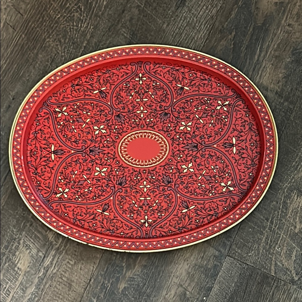 Red Metal Oval Serving Tray 11.5 x 14.5 Gold Scrolls‎ Heart Leaf Vintage